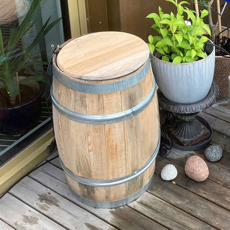 Vattentunna i trä med lock 60 L, hartsrik furutunna ca 60 l komplett med lock