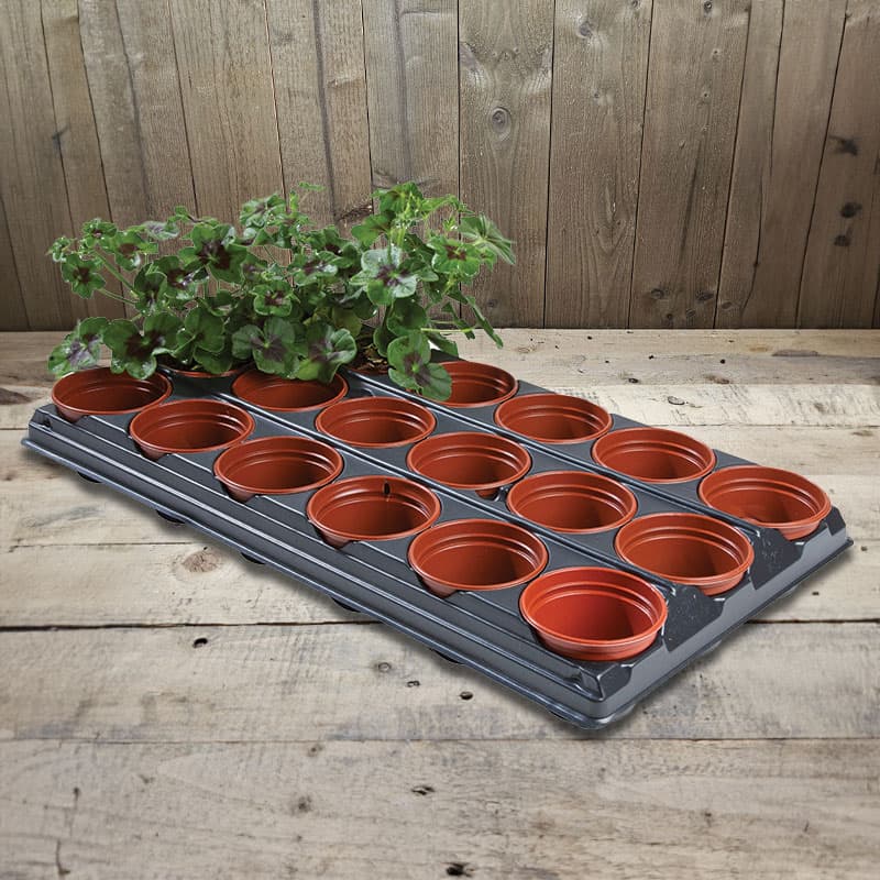 Krukbrätte med 18 terrakottakrukor, 9 cm, 570x315 mm, dräneringshål, inkl. 18 extrakrukor.