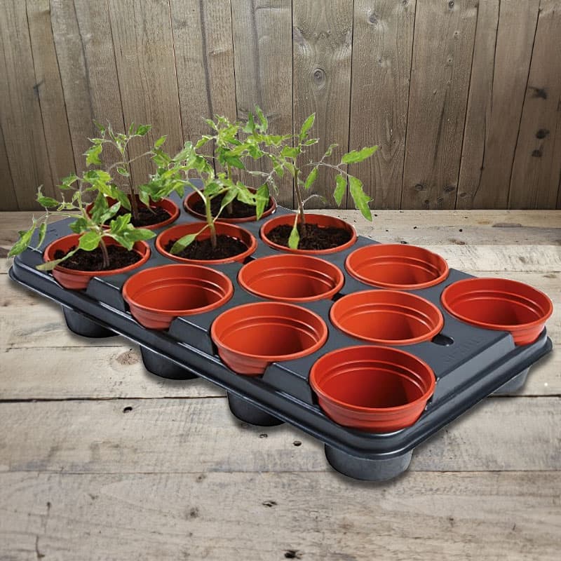 Krukbrätte med 12 runda krukor, 11 cm, återvunnen plast, L:54,5 x B:31 x H:9,5 cm.
