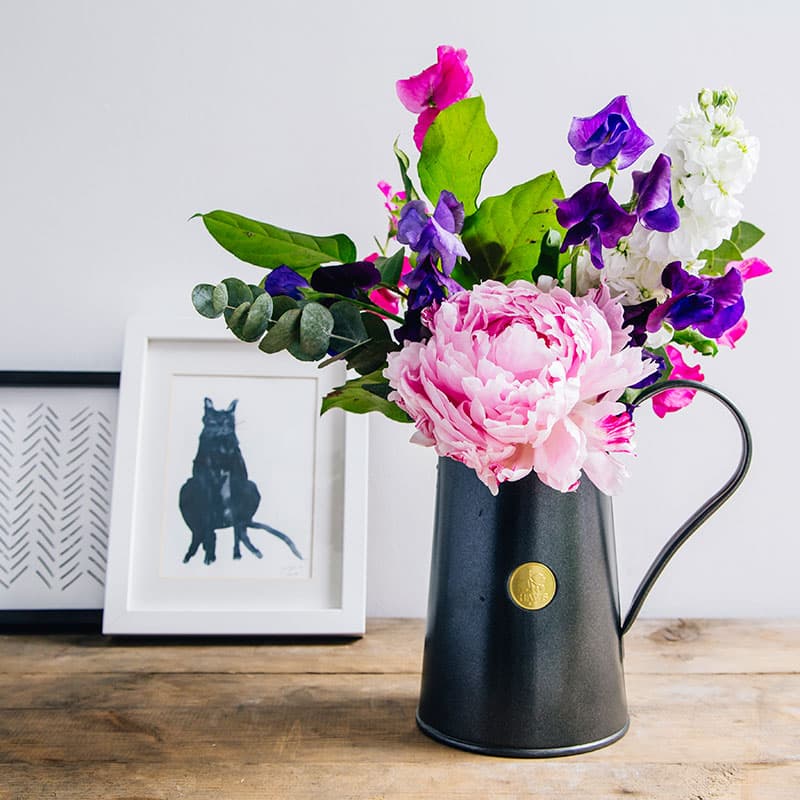 Haws Classic Jug grafit 1,8L, kanna i galvaniserad metall för bevattning eller som vas