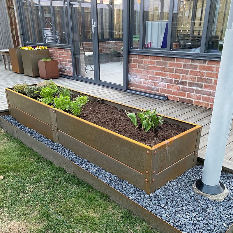 Odlingslåda cortenplåt 240x60x40 cm, 2 mm svenskt stål, 2 nivåer, hållbar, roststruktur.