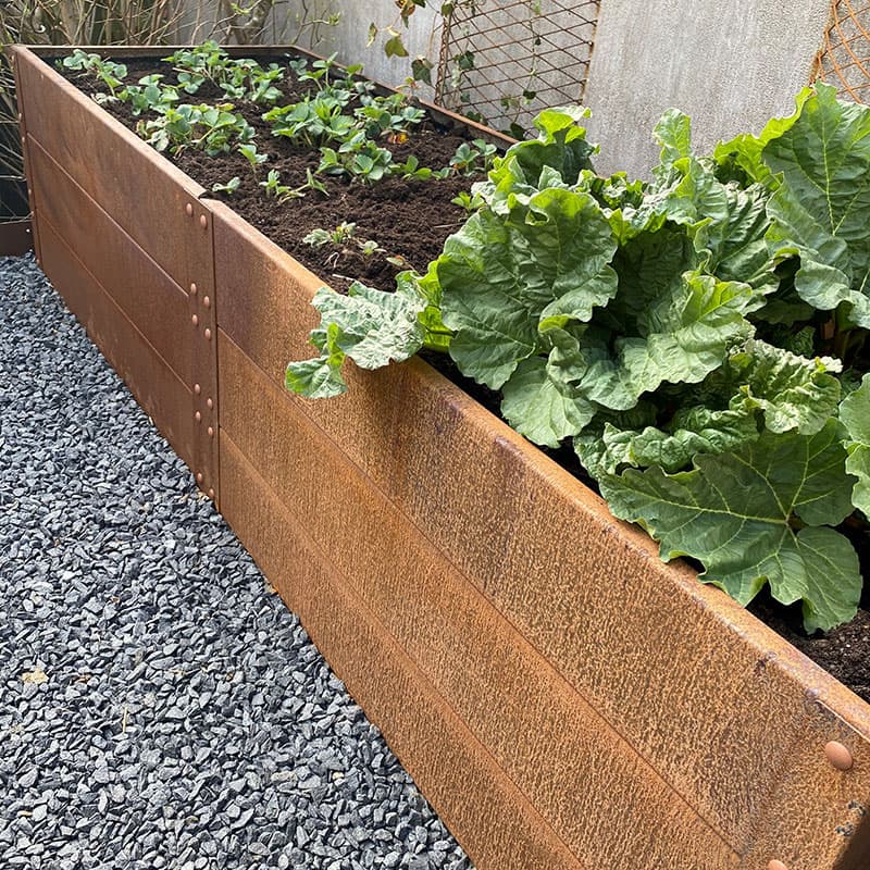 Odlingslåda cortenplåt 240x60x60 cm, 2 mm svenskt stål, 3 nivåer, hållbar, roststruktur.