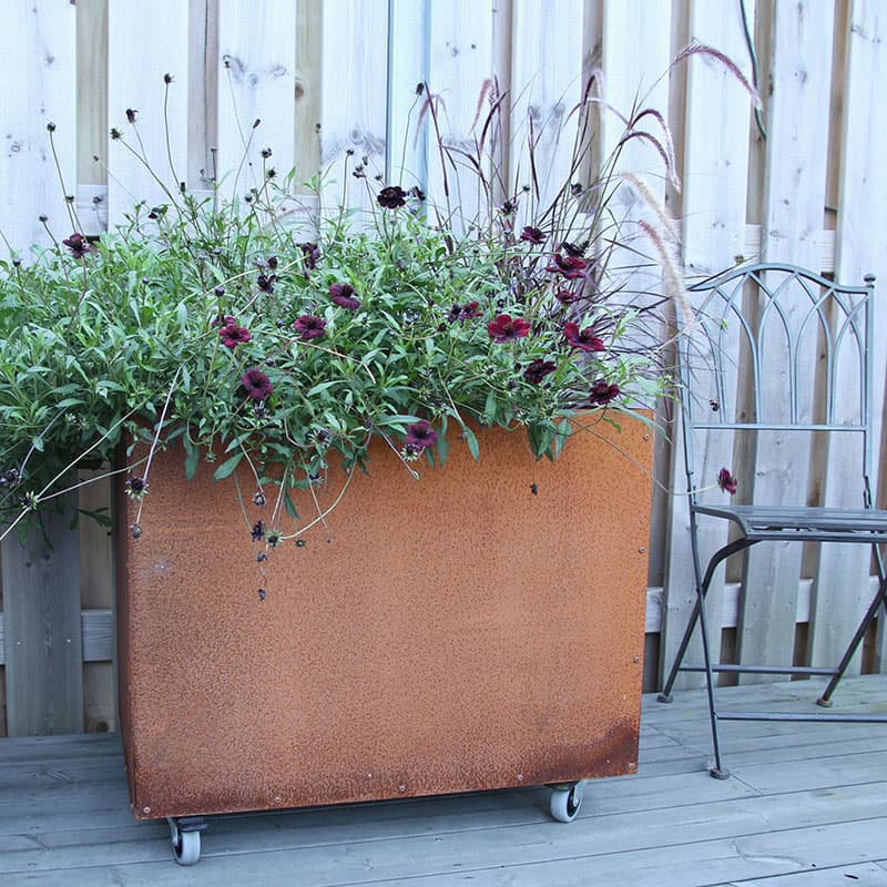 Kruka corten med botten, gyllenbrun, 45x75x55 cm, 29 kg, cortenstål, hållbar, dräneringshål, hjul som tillbehör.