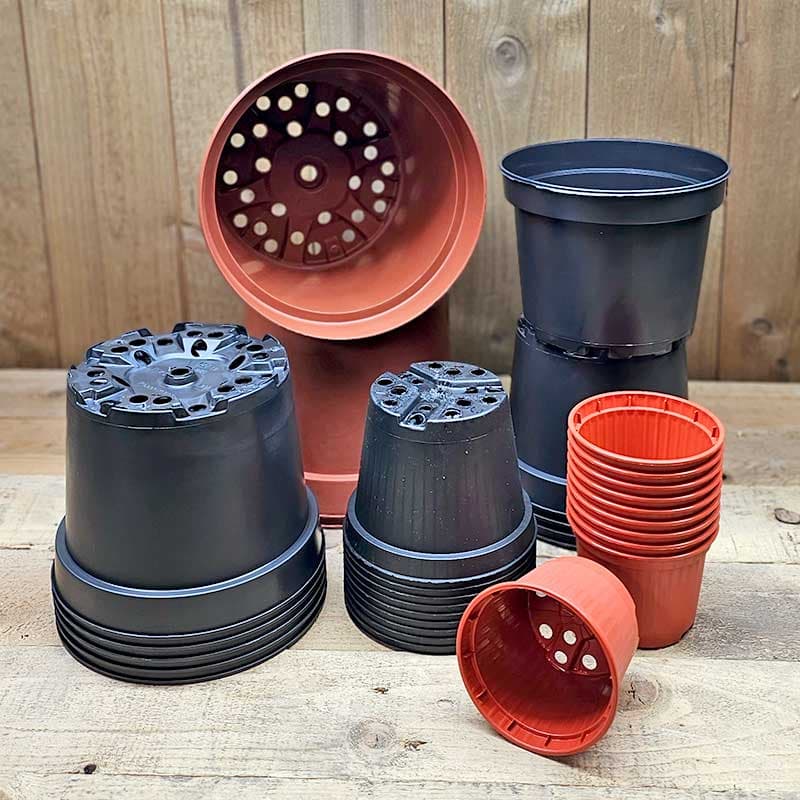Stora krukpaketet: runda, slitstarka plastkrukor, 10 x 9 cm, 10 x 12 cm, 5 x 1,5 L, 5 x 2 L, 3 x 3 L.