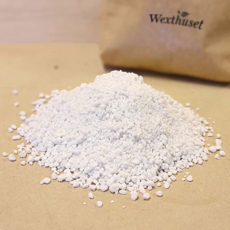 Perlit är perfekt att blanda i jorden för att ge den en mer luftig konsistens.