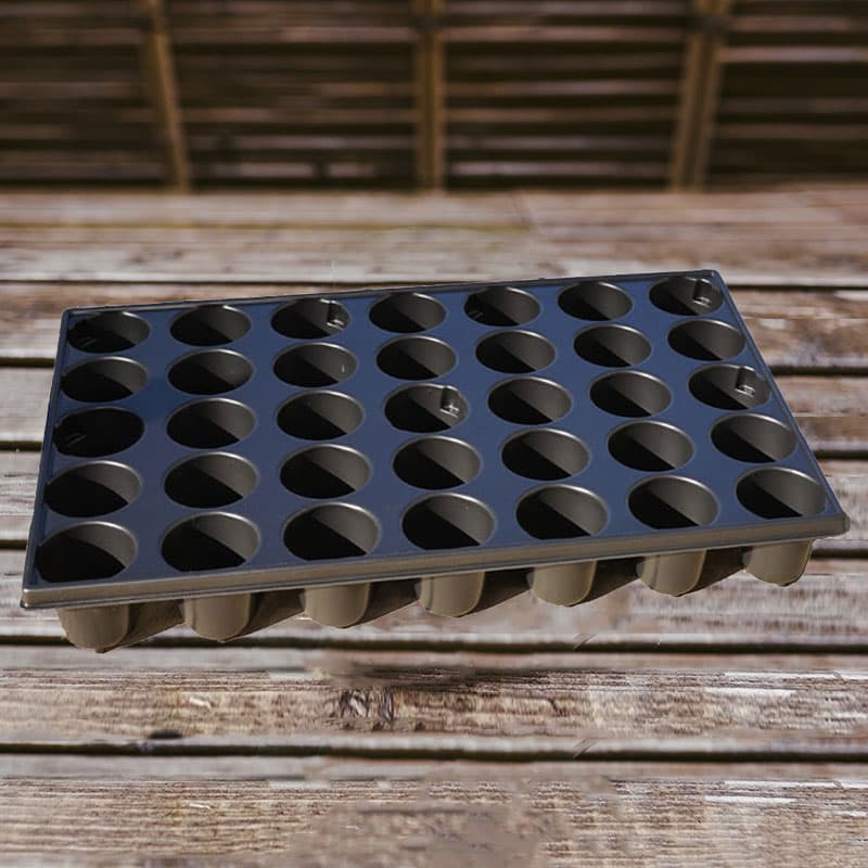 Pluggbrätte 35 celler, 33x51 cm, återvunnen polystyren, för förodling, 57 mm diameter.
